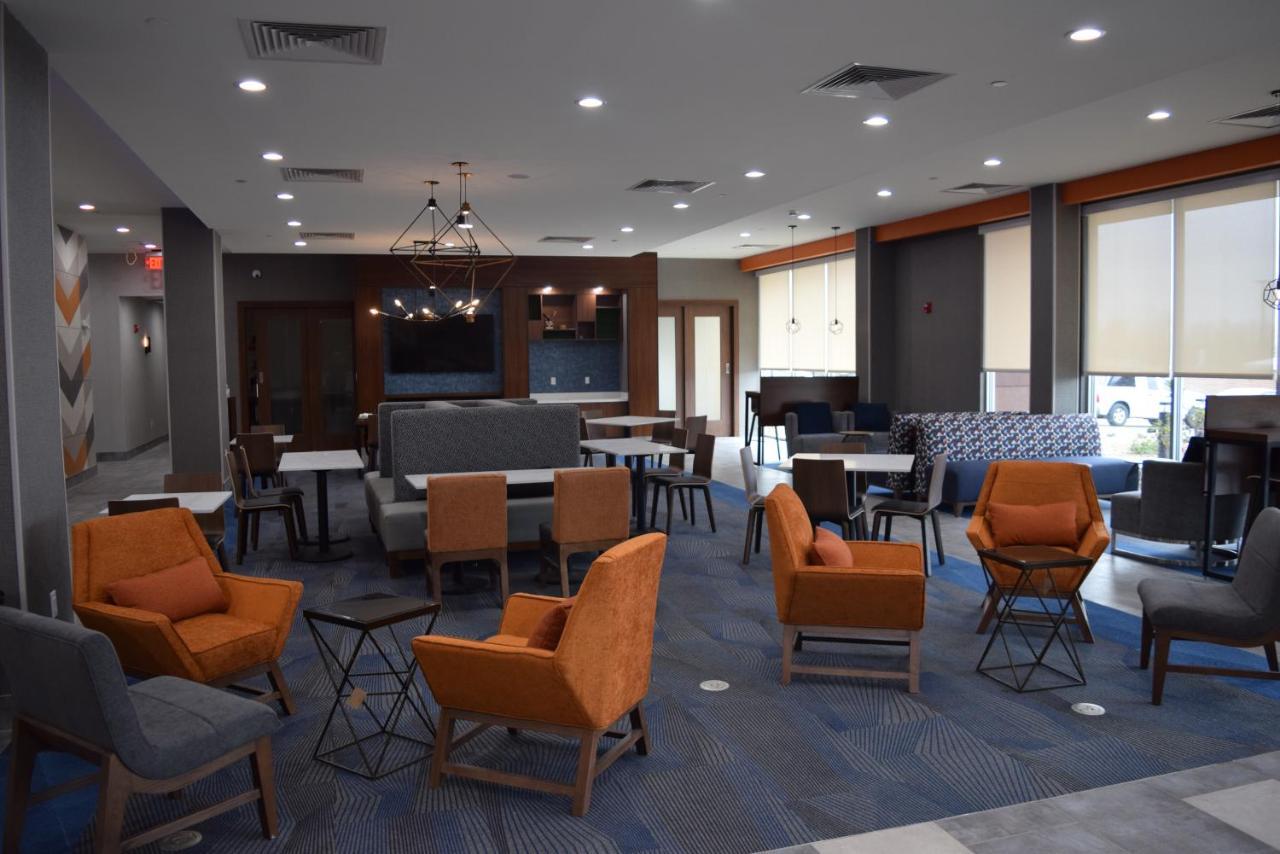 La Quinta Inn & Suites By Wyndham Louisville Ne - Old Henry Rd Εξωτερικό φωτογραφία