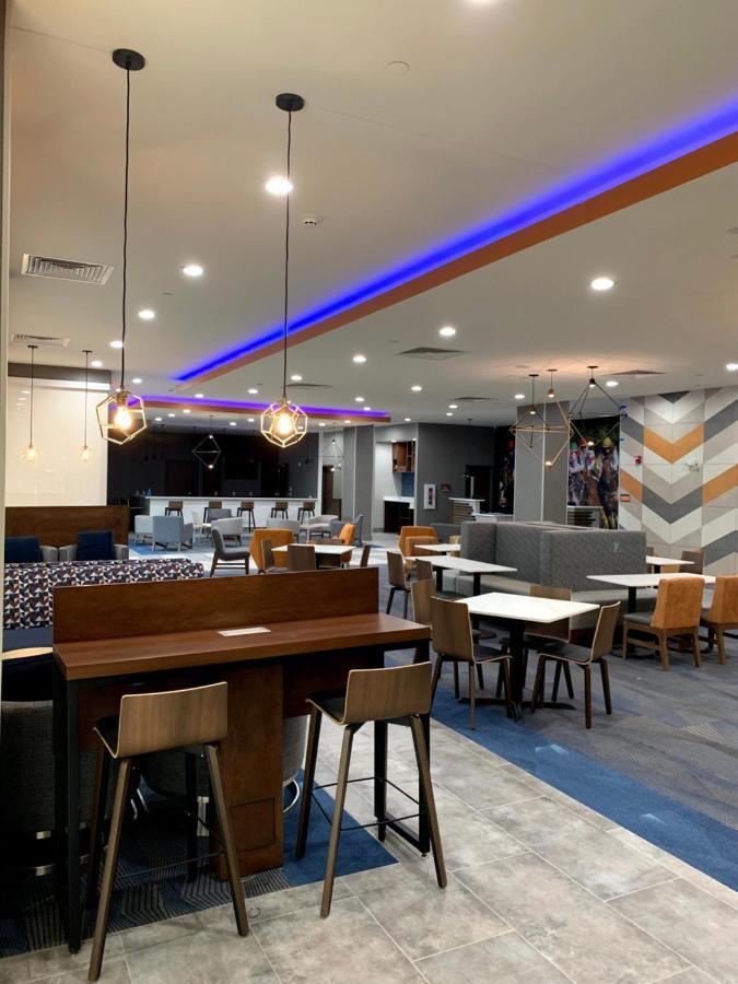 La Quinta Inn & Suites By Wyndham Louisville Ne - Old Henry Rd Εξωτερικό φωτογραφία