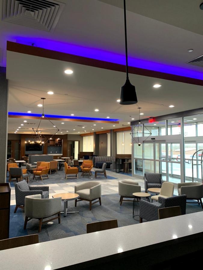 La Quinta Inn & Suites By Wyndham Louisville Ne - Old Henry Rd Εξωτερικό φωτογραφία