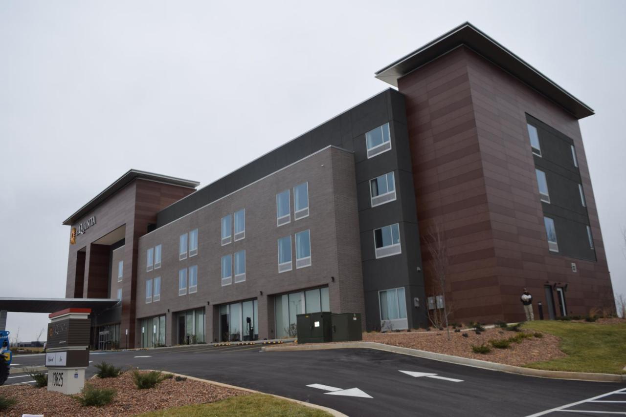 La Quinta Inn & Suites By Wyndham Louisville Ne - Old Henry Rd Εξωτερικό φωτογραφία
