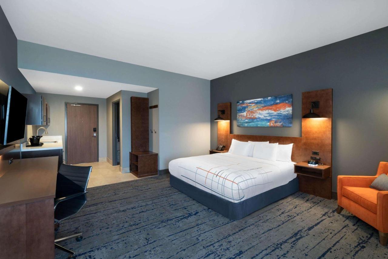 La Quinta Inn & Suites By Wyndham Louisville Ne - Old Henry Rd Εξωτερικό φωτογραφία