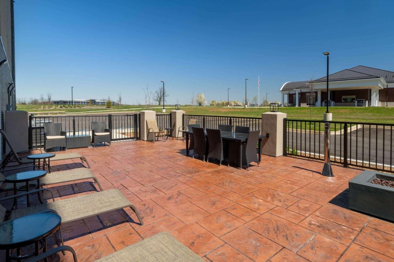 La Quinta Inn & Suites By Wyndham Louisville Ne - Old Henry Rd Εξωτερικό φωτογραφία