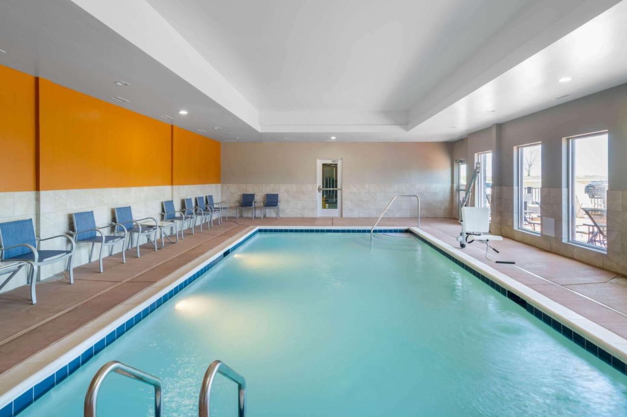 La Quinta Inn & Suites By Wyndham Louisville Ne - Old Henry Rd Εξωτερικό φωτογραφία