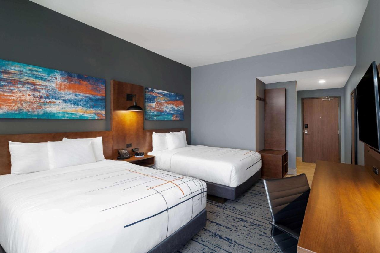 La Quinta Inn & Suites By Wyndham Louisville Ne - Old Henry Rd Εξωτερικό φωτογραφία