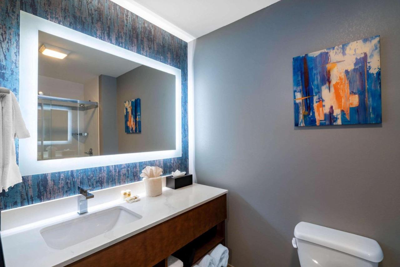 La Quinta Inn & Suites By Wyndham Louisville Ne - Old Henry Rd Εξωτερικό φωτογραφία
