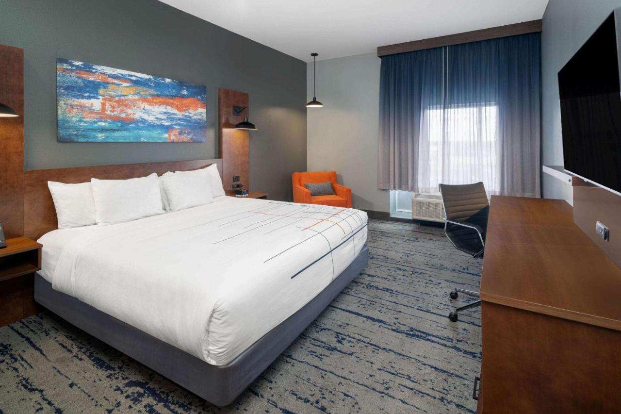 La Quinta Inn & Suites By Wyndham Louisville Ne - Old Henry Rd Εξωτερικό φωτογραφία