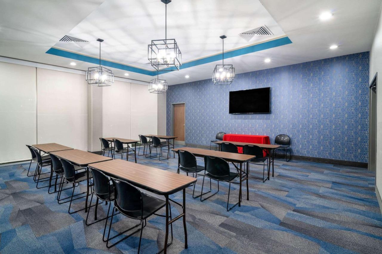 La Quinta Inn & Suites By Wyndham Louisville Ne - Old Henry Rd Εξωτερικό φωτογραφία